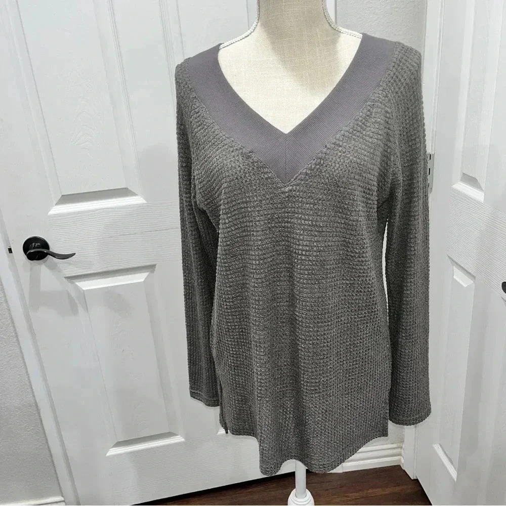 Arach&Cloz v-neck long sleeve waffle knit sweater NWT